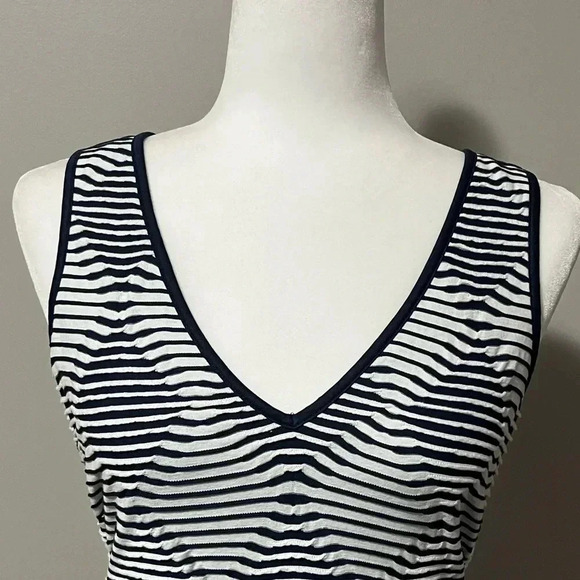 Guess Los Angeles Sleeveless  V-Neck Bodycon Diamond Pattern Dress - Picture 4 of 15